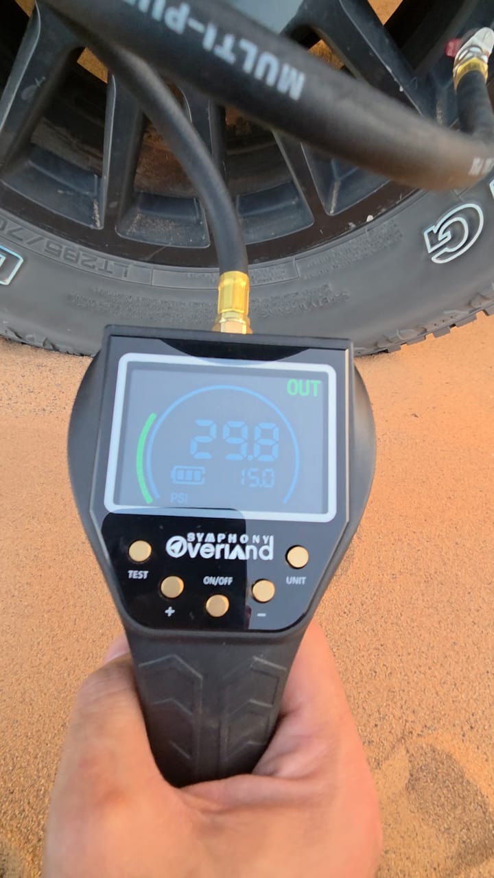 جهاز ذكي لمعايرة ضغط هواء الكفرات