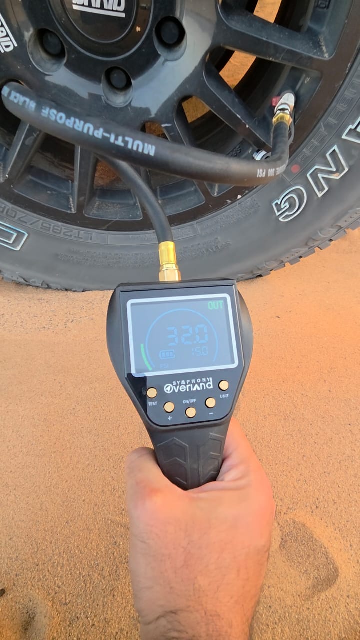 جهاز ذكي لمعايرة ضغط هواء الكفرات