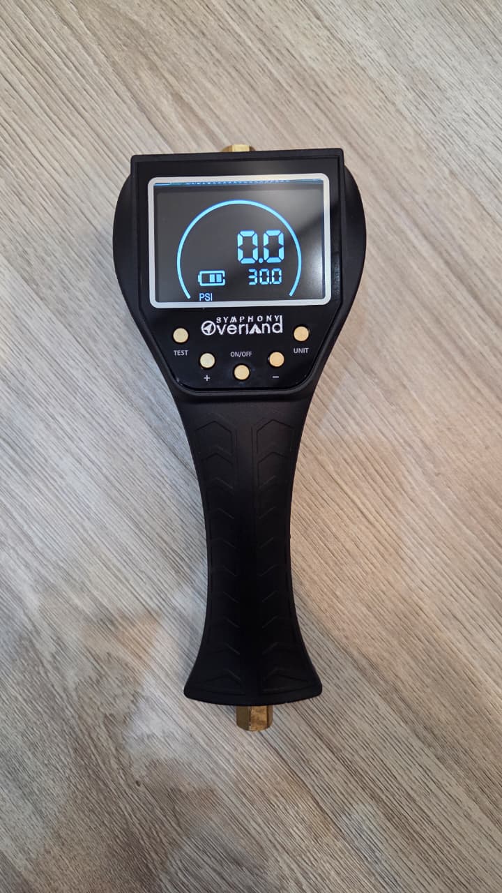 جهاز ذكي لمعايرة ضغط هواء الكفرات